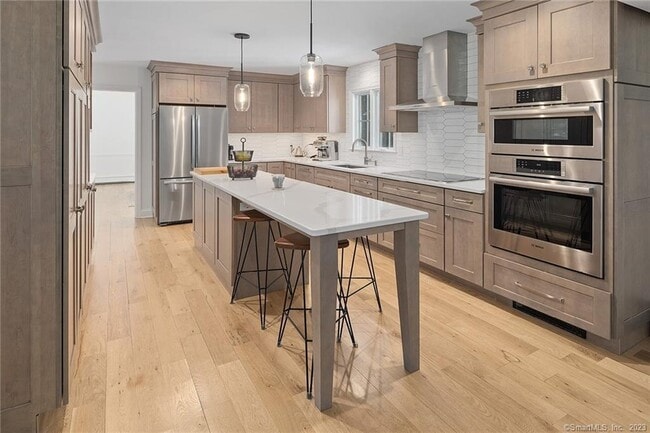 Building Photo - 33 Riverfield Dr