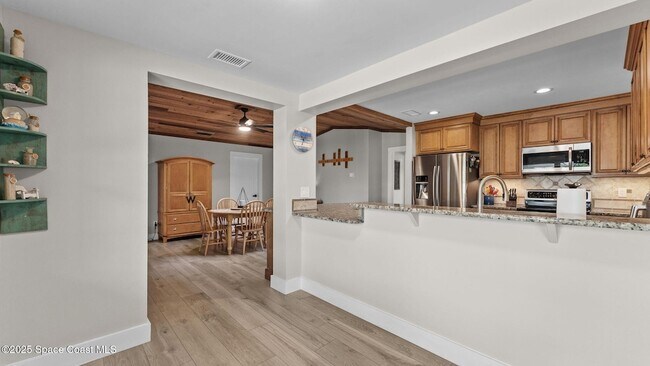 Building Photo - 375 Cherry Dr