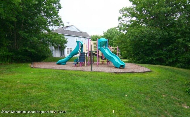 Building Photo - 2 Basset Ct