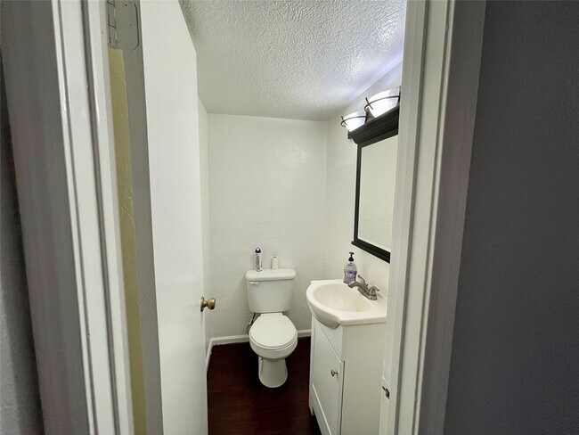 Building Photo - 2103 Place Rebecca Ln