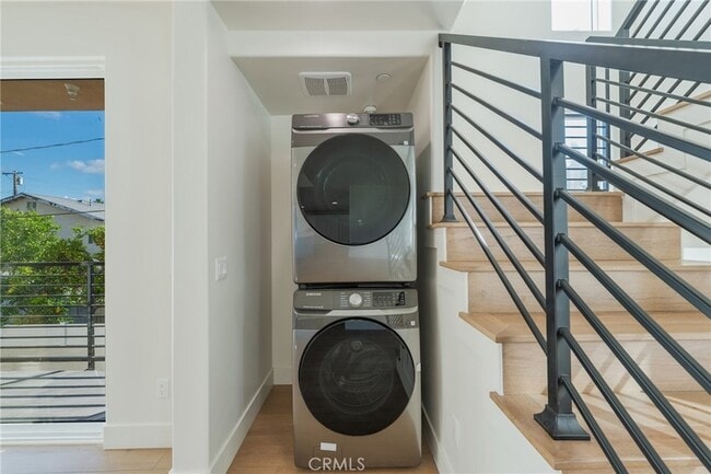 Building Photo - 714 1/2 Chestnut Avenue Unit