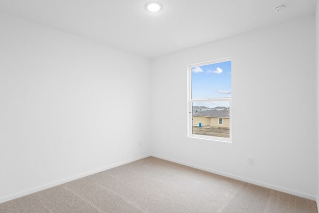 Building Photo - 972 Creek