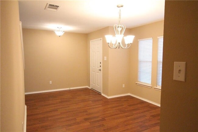 Building Photo - 207 Sunny Brook Dr