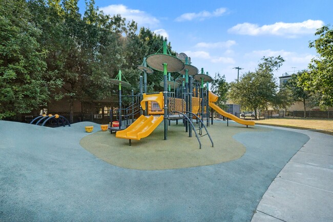 Building Photo - 1818 Decatur St