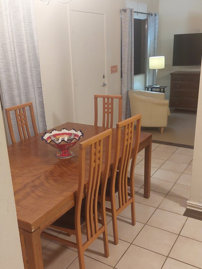 Building Photo - 9141 N Overlook Dr