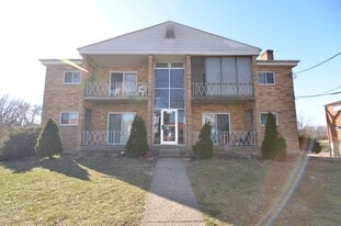 Building Photo - 8441 Cottonwood Dr