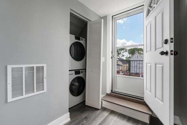 Building Photo - 4624 N Springfield Ave