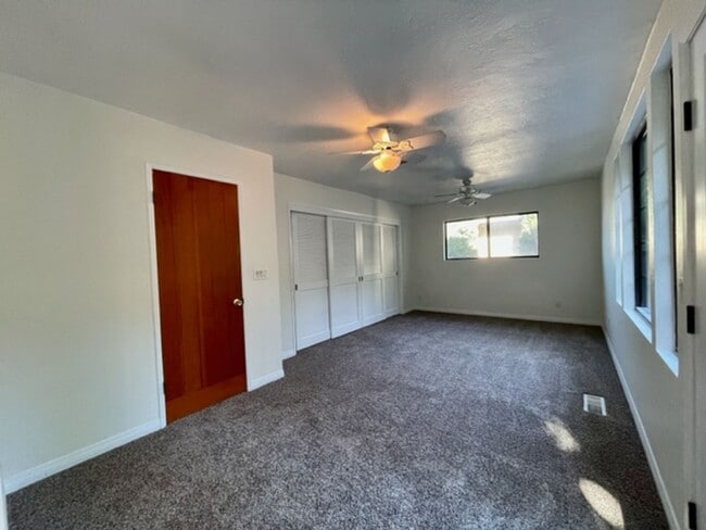 Building Photo - Spacious Two Story Home with West-Facing v...