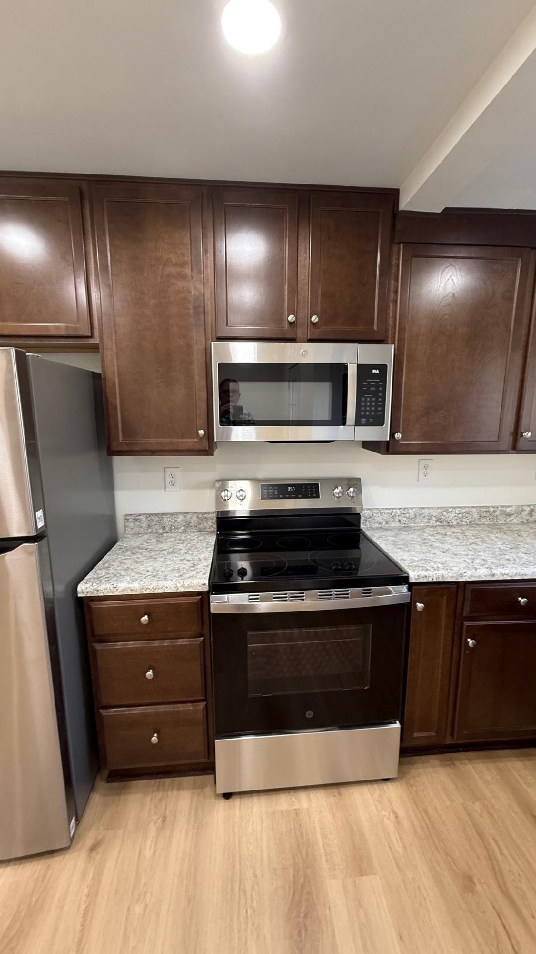 Building Photo - 122 N Fir Ave