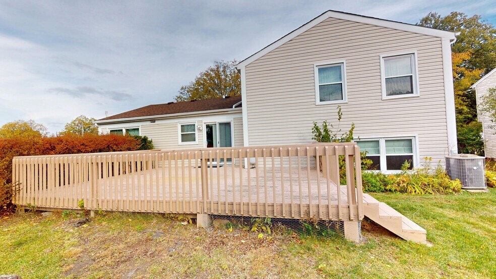 Deck Access - 1327 Larchmont Dr