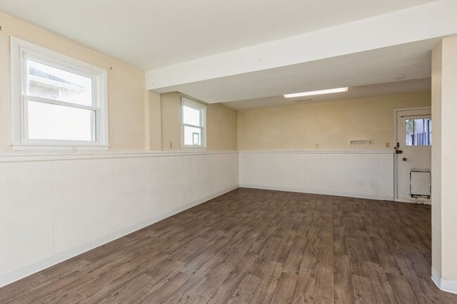 Building Photo - LEASING SPECIAL!! 2 Bed, 1.5 Bath Home in Ankeny