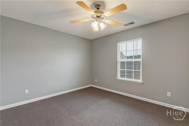 Building Photo - 133 Willow Dr