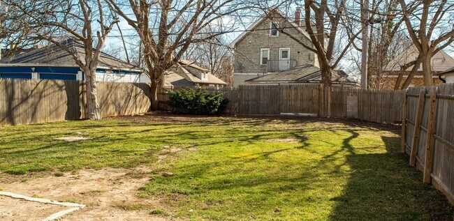 Building Photo - 2750 N 61st St