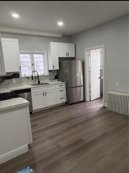 Building Photo - 225 Zerby Ave