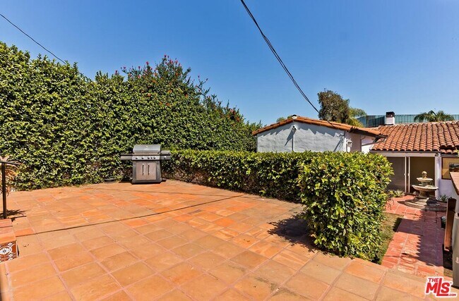 Building Photo - 1215 Edris Dr