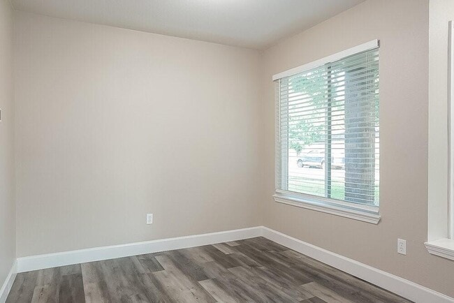 Building Photo - 10842 Riana Dr