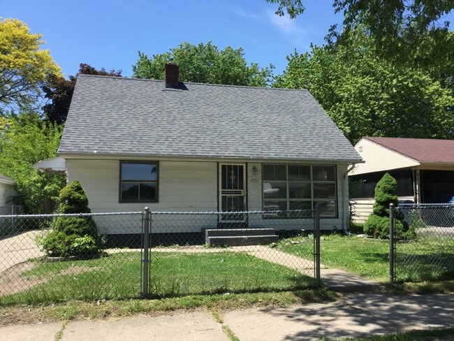 Building Photo - Spacious 4 BR Single Home