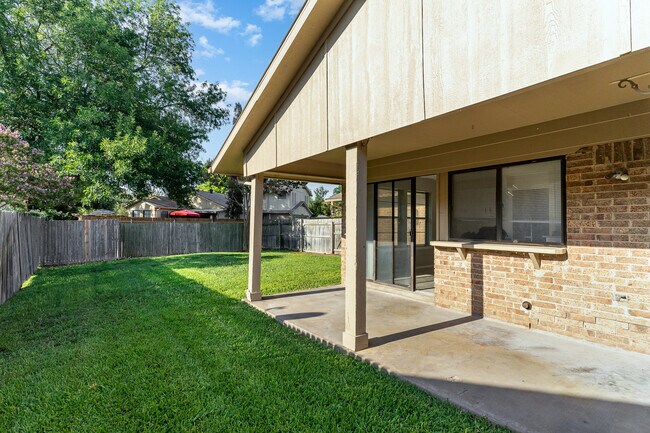 Building Photo - 2311 Lawnmeadow Dr