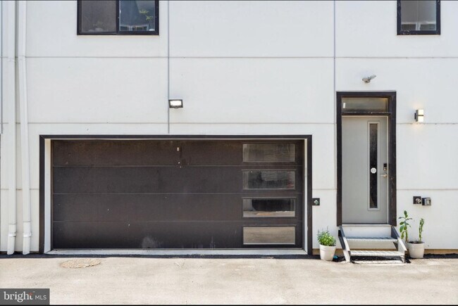 Building Photo - 1721 N Philip St