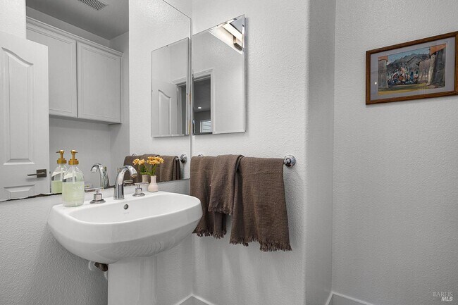 Building Photo - Luxury Living in Fountaingrove