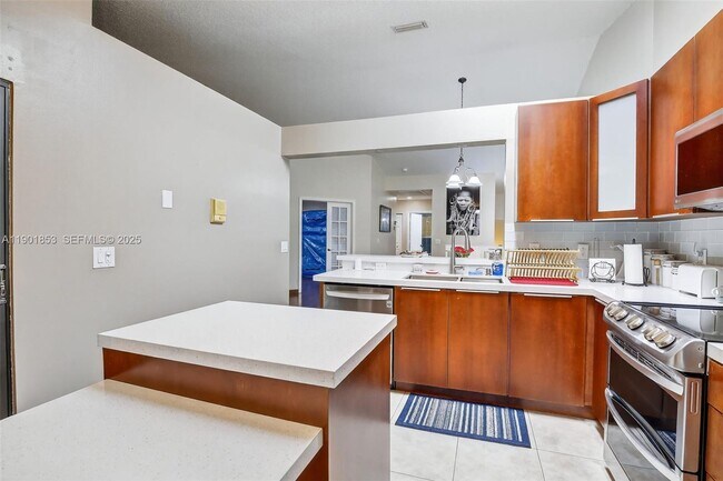 Building Photo - 1002 NW 105th Ave