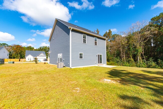 Building Photo - MOVE-IN READY $300 off first month