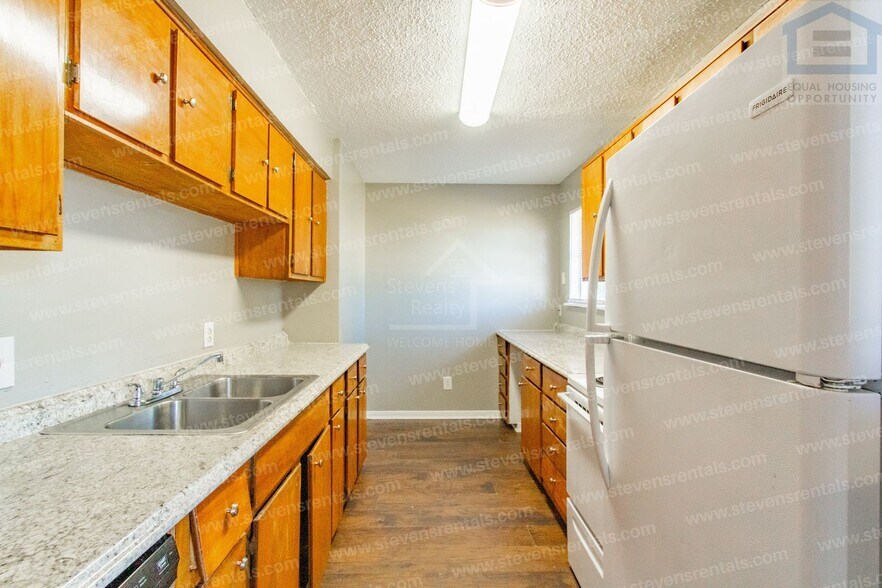 Building Photo - 707 SW 49th St