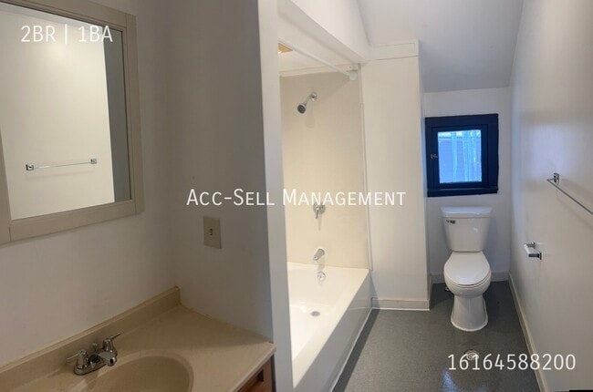 Building Photo - 836 Coit Ave NE