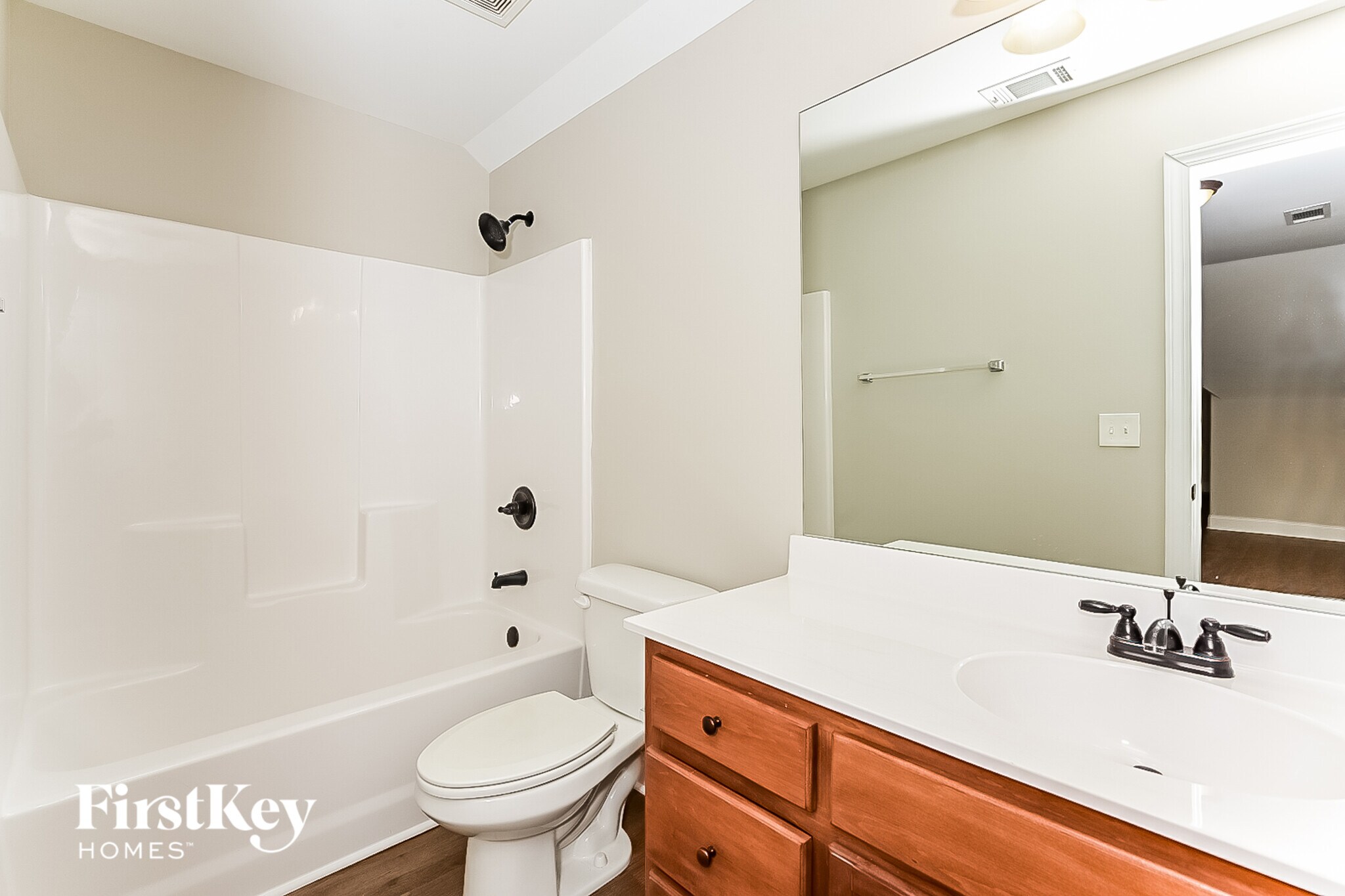 Building Photo - 252 Hedgewood Dr