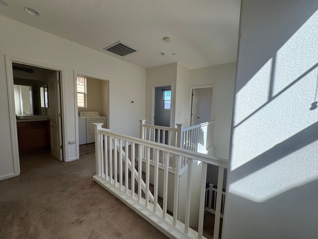 Building Photo - Gorgeous 4 Bedroom Home! Close to Great Schools & Parks