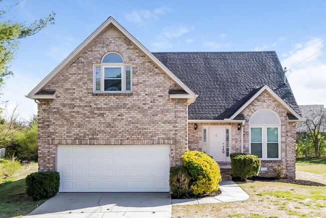Primary Photo - 412 Shadowood Dr