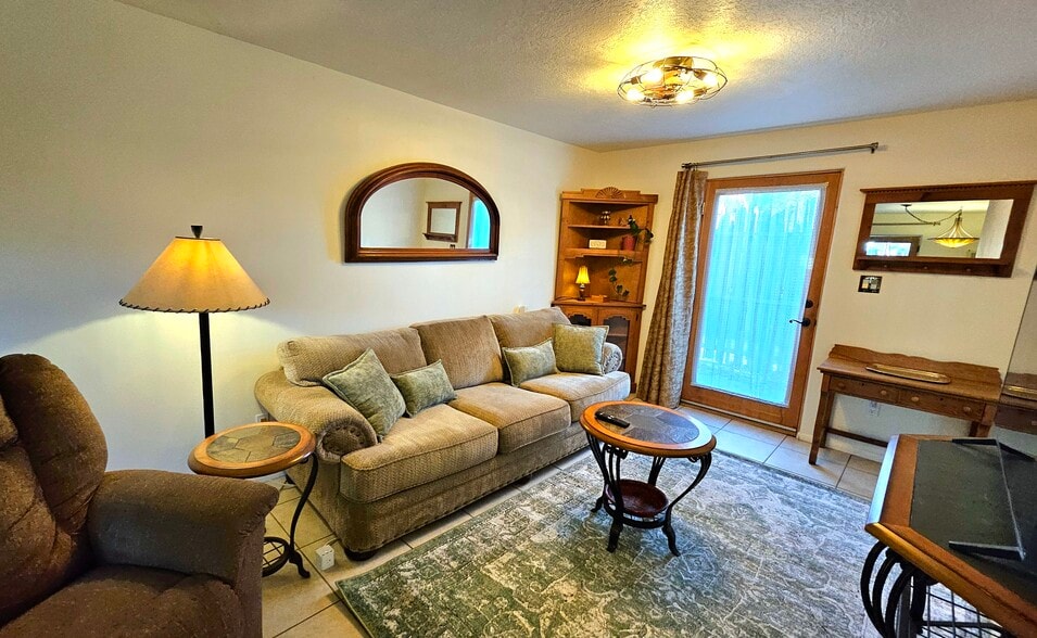 Building Photo - 409 La Joya Rd