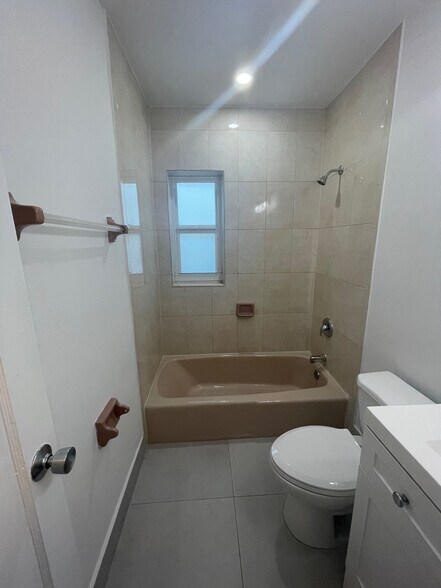 Building Photo - 2510 SW 27th St