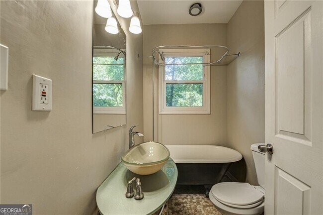 Building Photo - 483 Burlington Rd NE