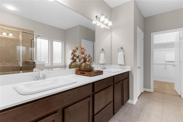Building Photo - 701 Spring Falls Dr