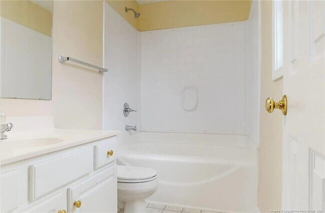 Building Photo - 10 Valley View Ct