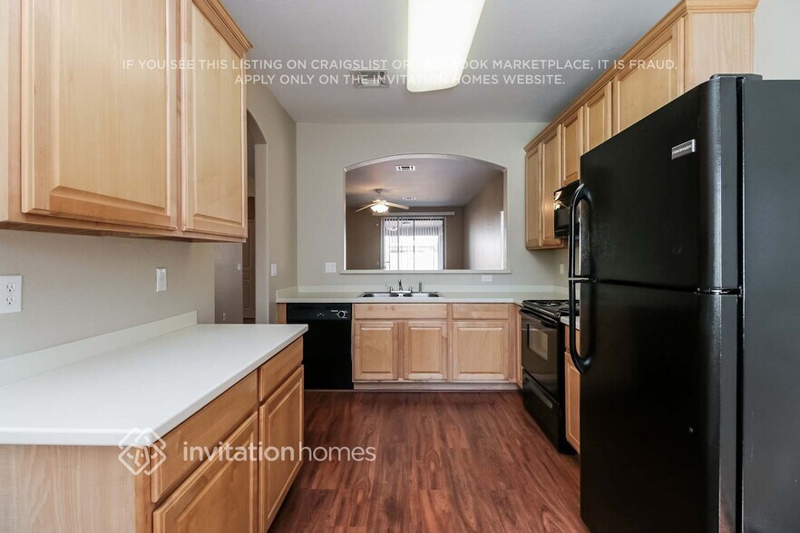 Building Photo - 922 W St Kateri Ave