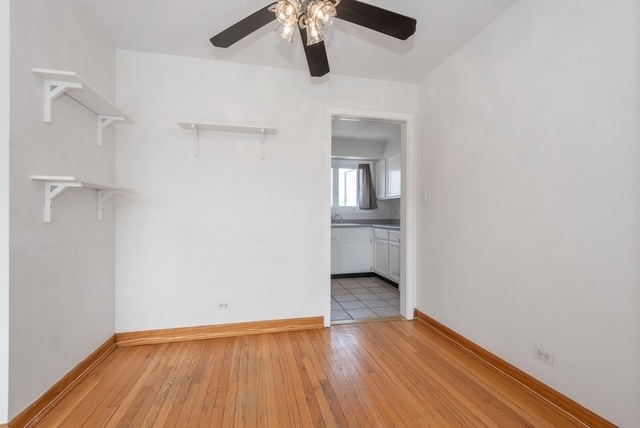 Dining Area - 6809 N Northwest Hwy
