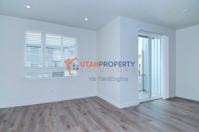 Building Photo - 1008 W 430 S