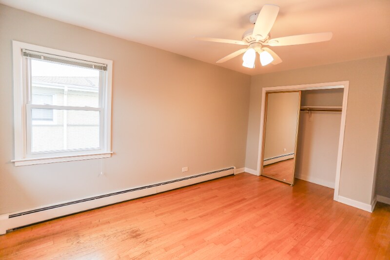 Building Photo - 8614 W Berwyn Ave