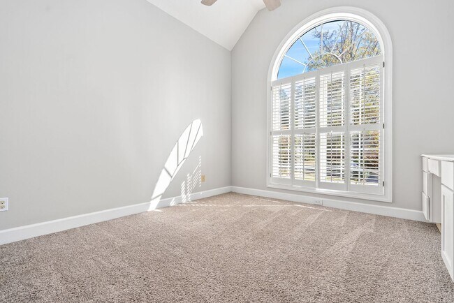 Building Photo - 1902 Hillbrook Cir