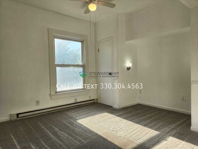 Building Photo - 2823 Columbus Rd NE