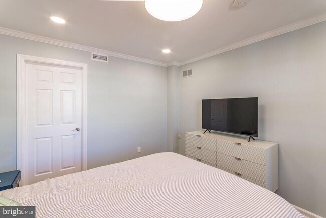 Building Photo - 1230 Rodman St