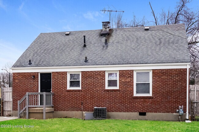 Building Photo - 2926 Yorkshire Blvd