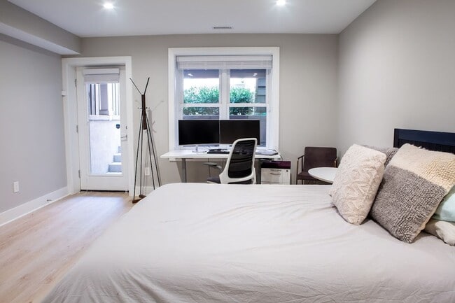 Building Photo - Stunning 1BR 1BA Lower Level in Spectacular Capitol Hill Townhome-Rent Incl Utilities