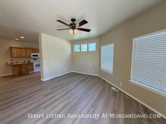 Building Photo - 6698 Poplar-