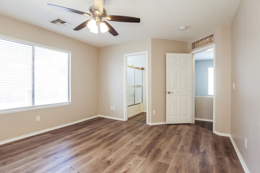 Building Photo - 12529 W Santa Fe Ln