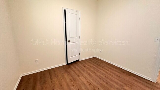 Building Photo - 11417 N University Ave