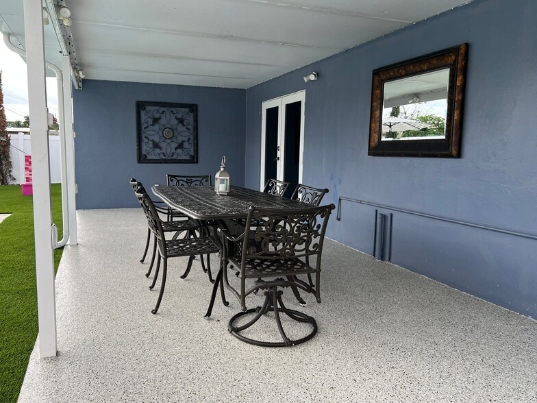 Building Photo - 1031 N 74th Terrace