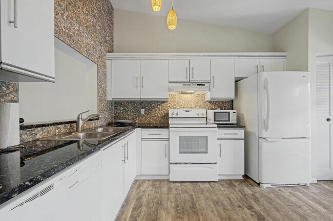 Building Photo - 3386 Lucerne Park Dr